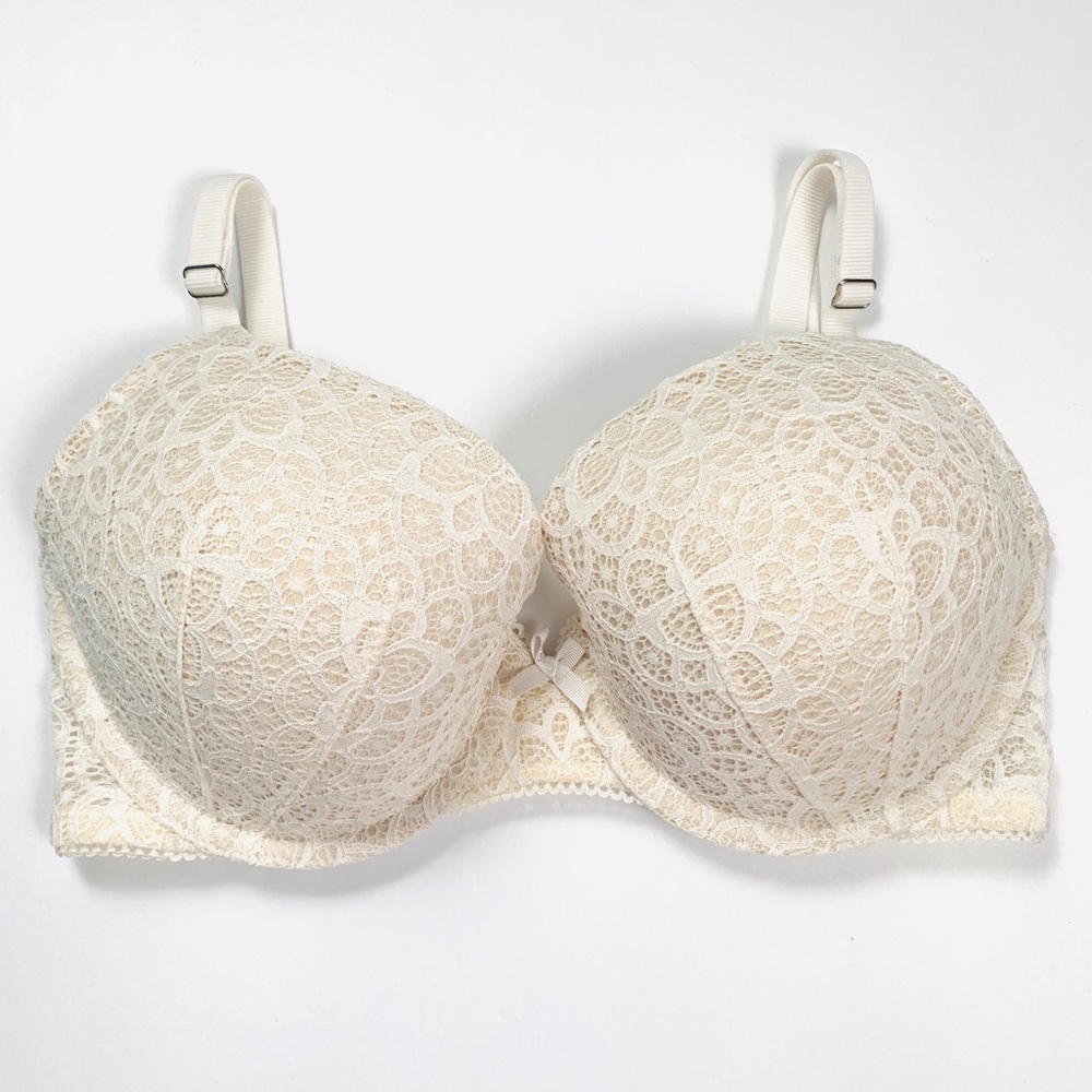 Victoria’s Secret 32DD White Lace Lined Bra